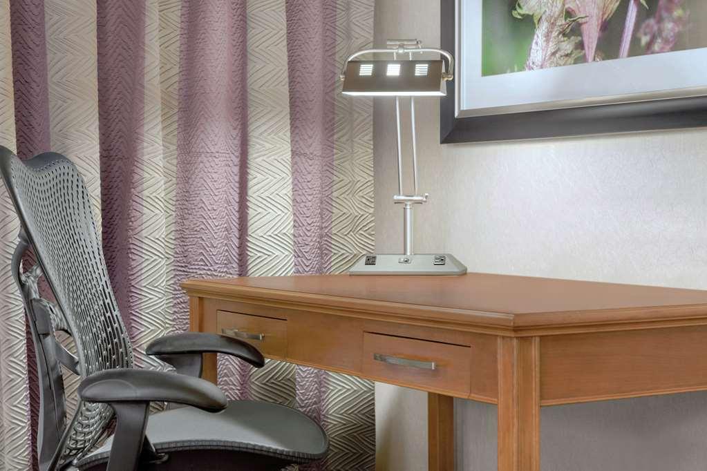 Hilton Garden Inn Springfield Room photo