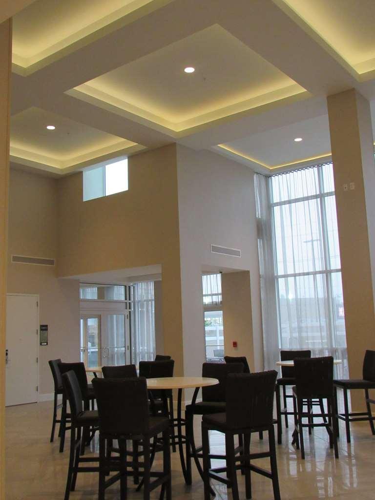Hilton Garden Inn Springfield Interior photo
